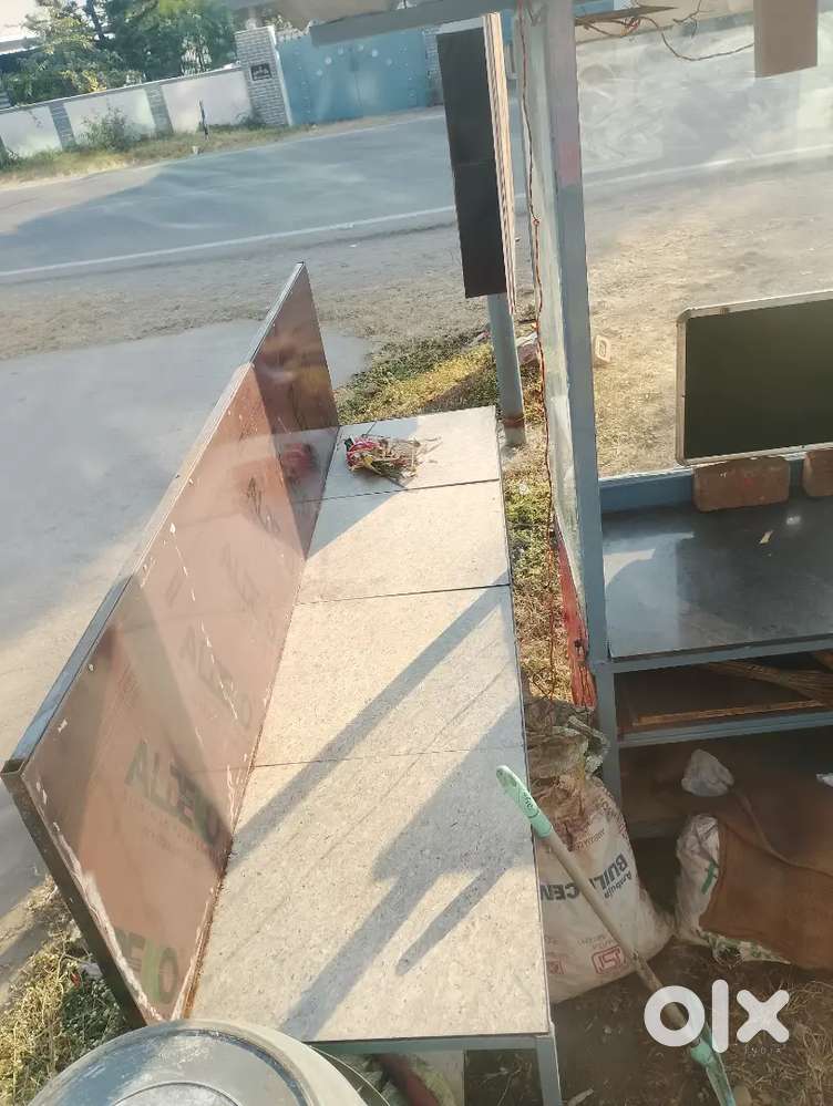 Display counter and side counter