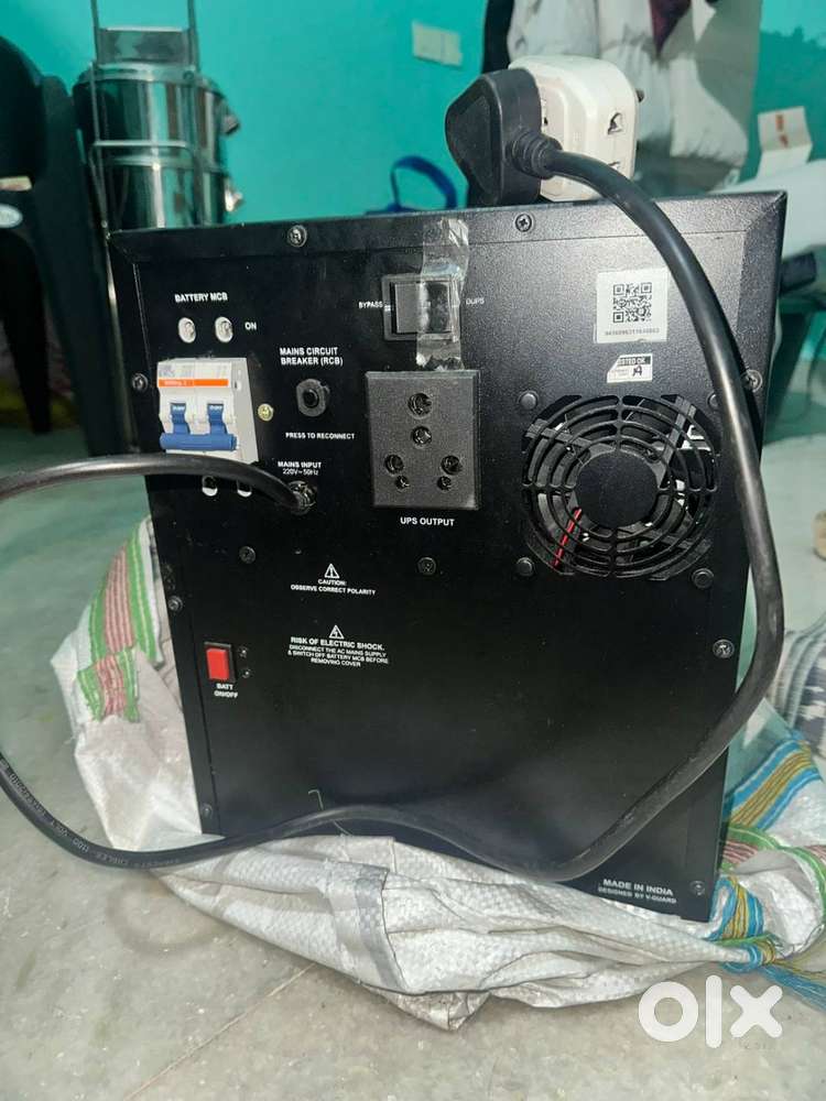 Inbuilt battery inverter