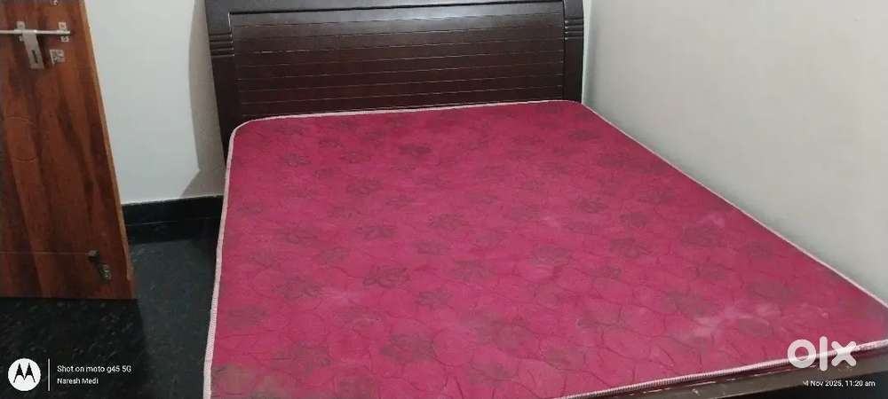 Qween Size Bed With Matress