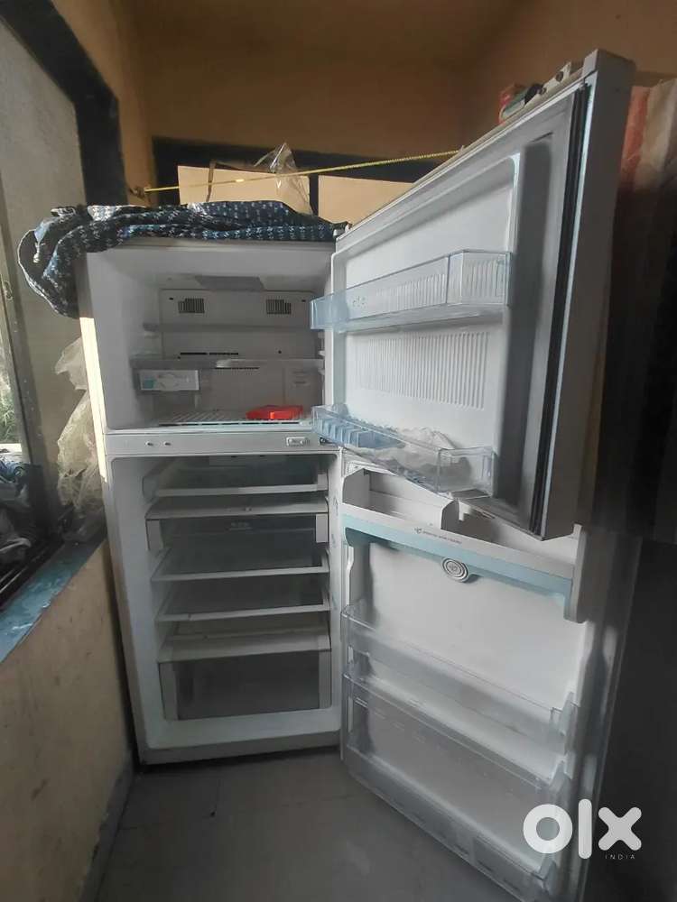 380 liter fridges LG 1 yers old good condition olla warking