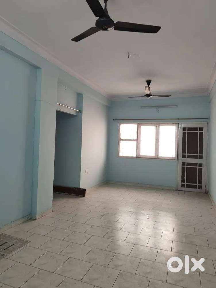3 bhk flat semi furnished in Gulmohar colony