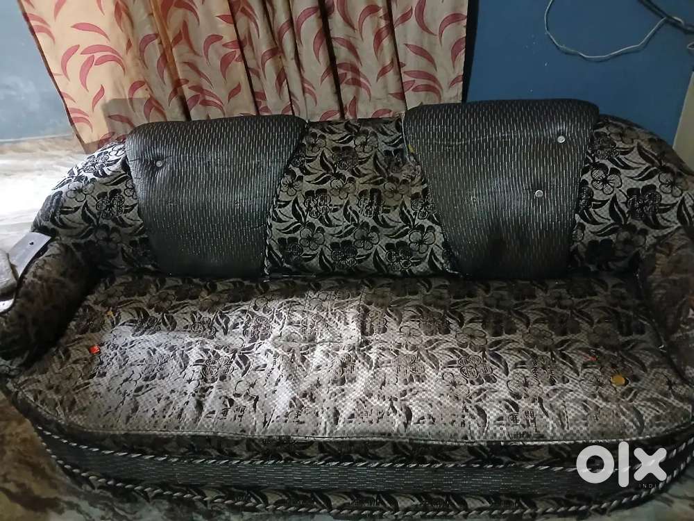 I want to sell the sofa and a price of 8000