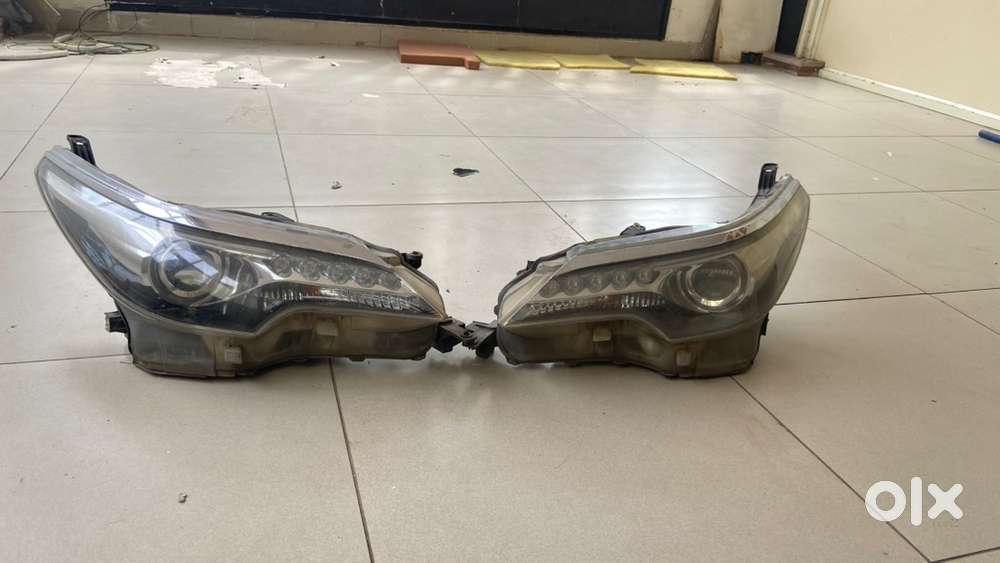 Fortuner 2017  2head lights good condition