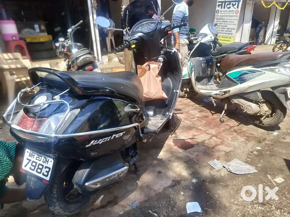 Beand new scooty service done ,no need to service black colour