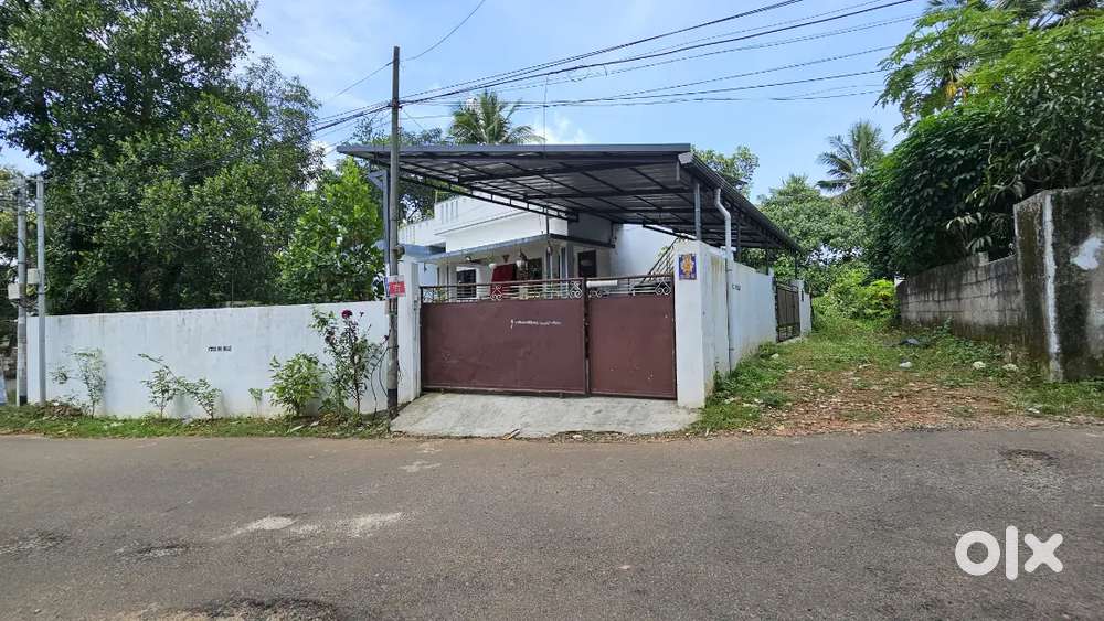 2bhk house for rent peroorkada Vazhayila