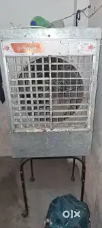 One years old Good condition Cooler