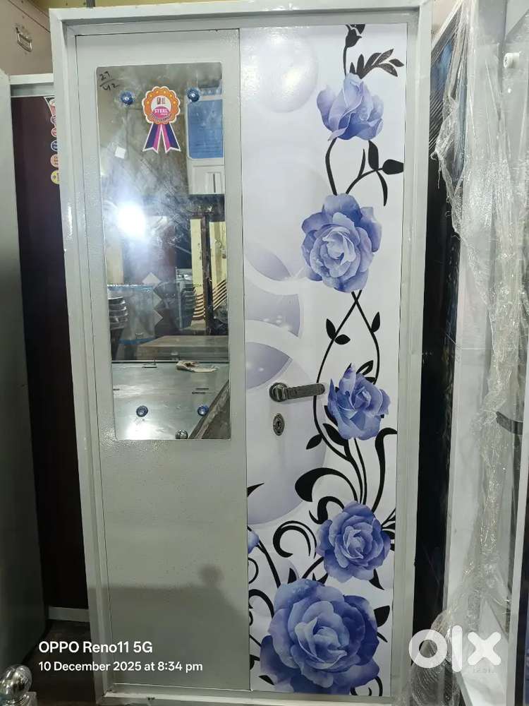 बेहतरीन कंडीशन! मज़बूत चादर (लोहे) की अलमारी, आकर्षक डिज़ाइन और सुंदर