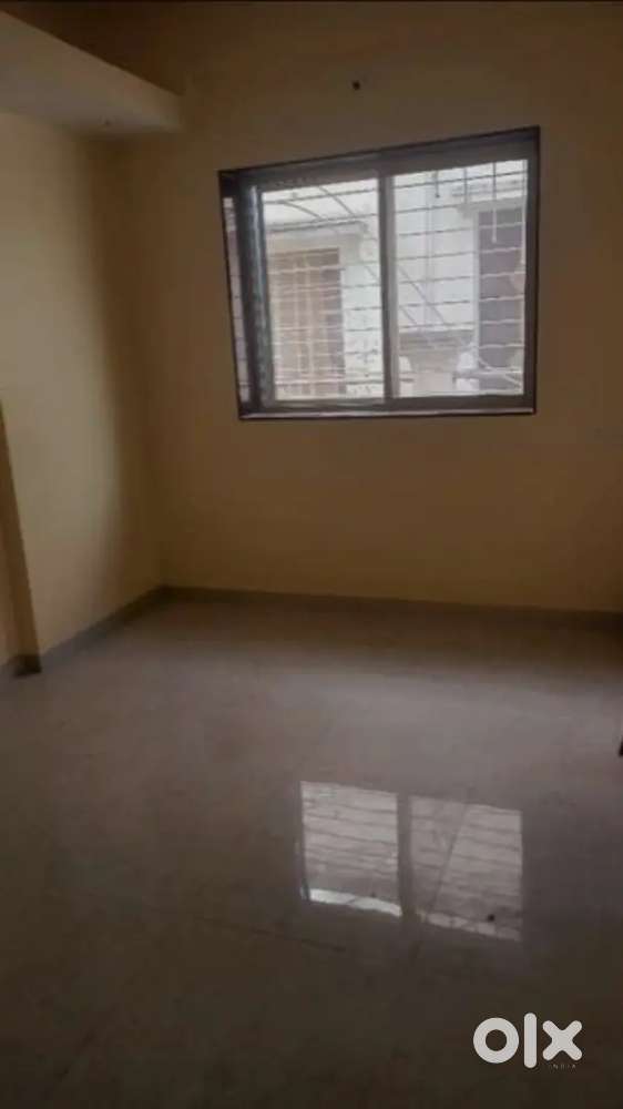 Need female roommates