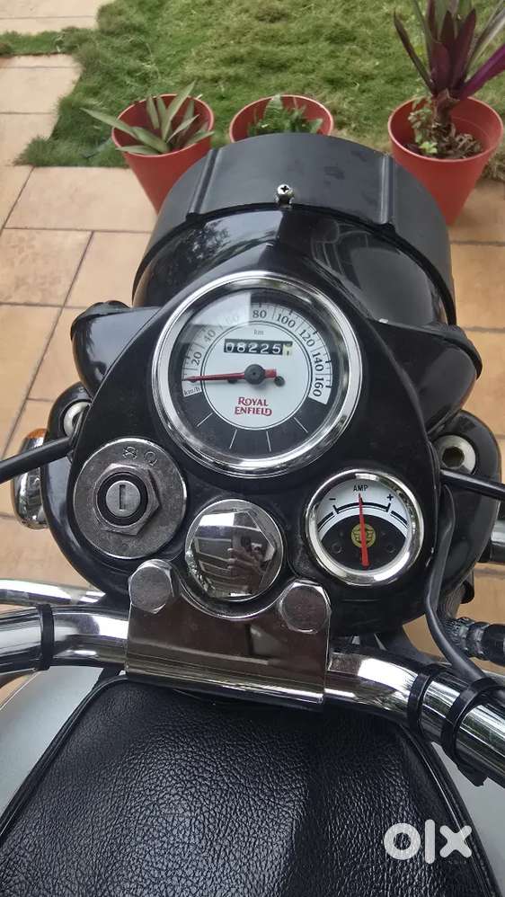 Royal enfield classic 350 silver color