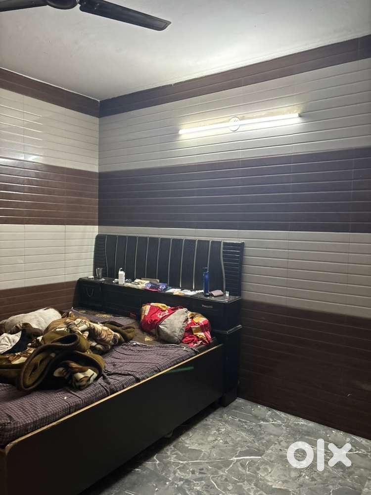 1 floor full of tile