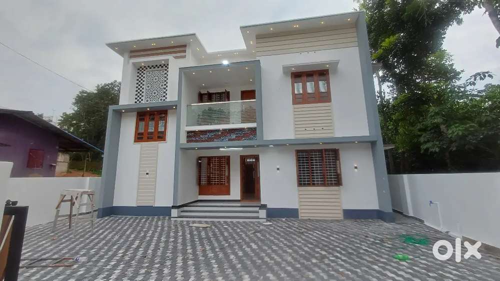 7 cent 4 room attached pothencode