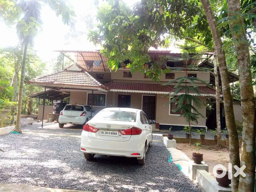 Kottayam, vykom 20cent land with house fore sale.