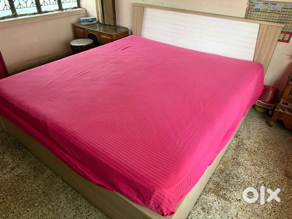 King size hydrolic bed with 6” kurnon matress