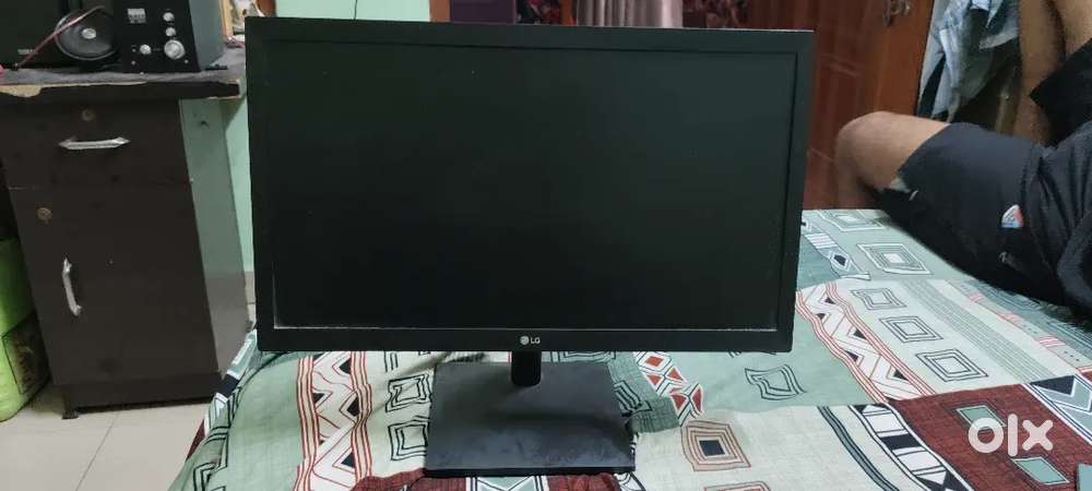 Desktop computer with basic and necessary components of computer.