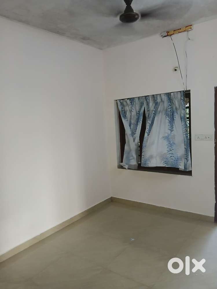 Family / Bachlors/only  2 bhk upstair house ambalappady 3 klm infopark