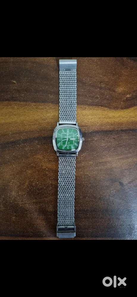 VERSATILE Metal Watch Green and Silver Wristwatch