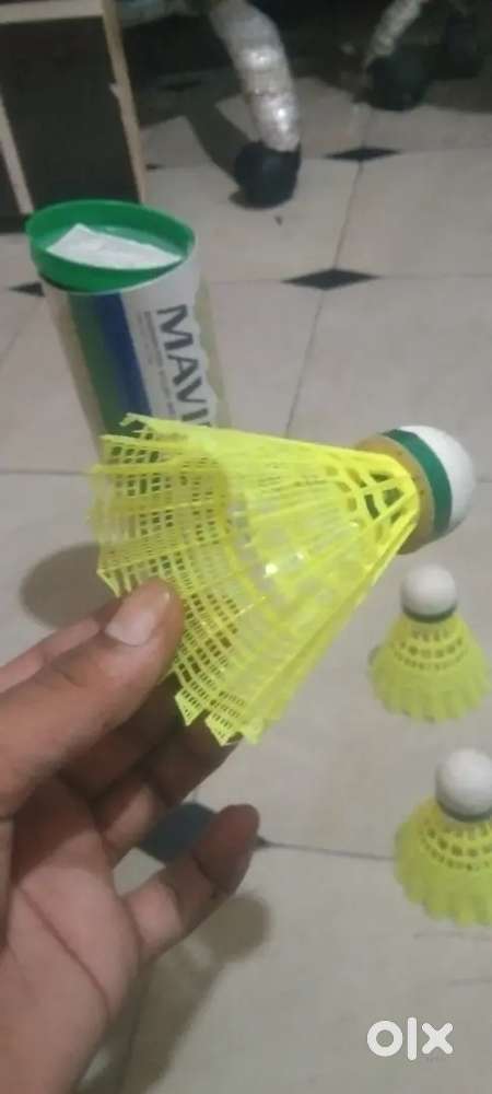 YONEX MAVIS 600