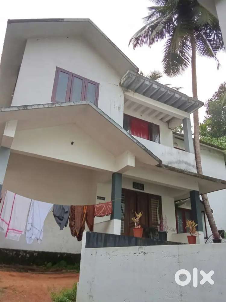 Payambra 5BHK house for sale.5.5 cnt plot