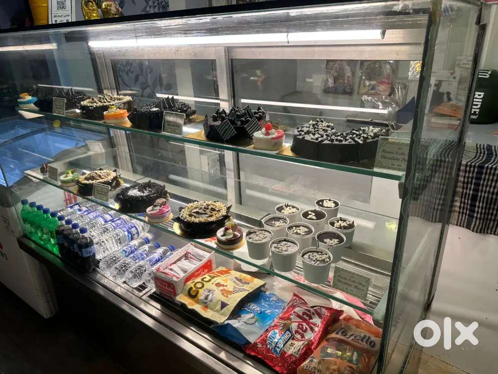 Cake counter display