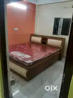 MANUAL HYDRAULIC BED, WITH HEADBOARD AND ITS ONLY 2 YR OLD