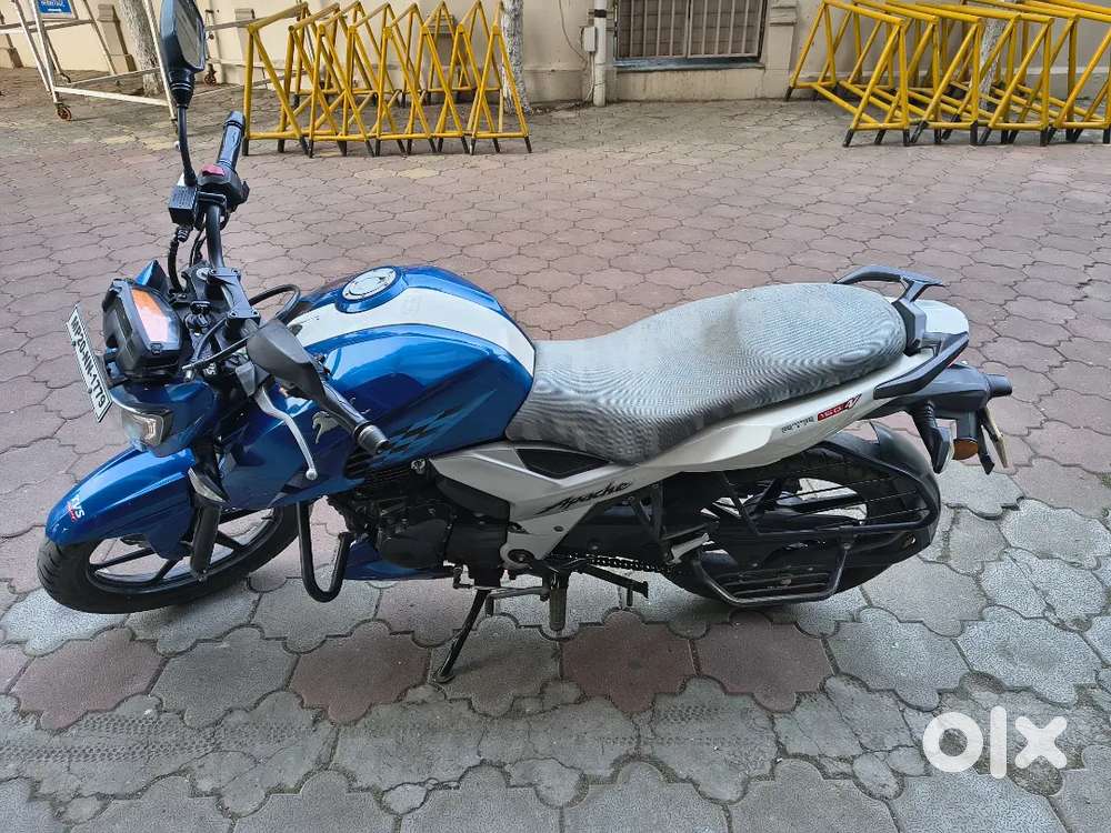 TVS Apache RTR 160 4V Metallic Blue