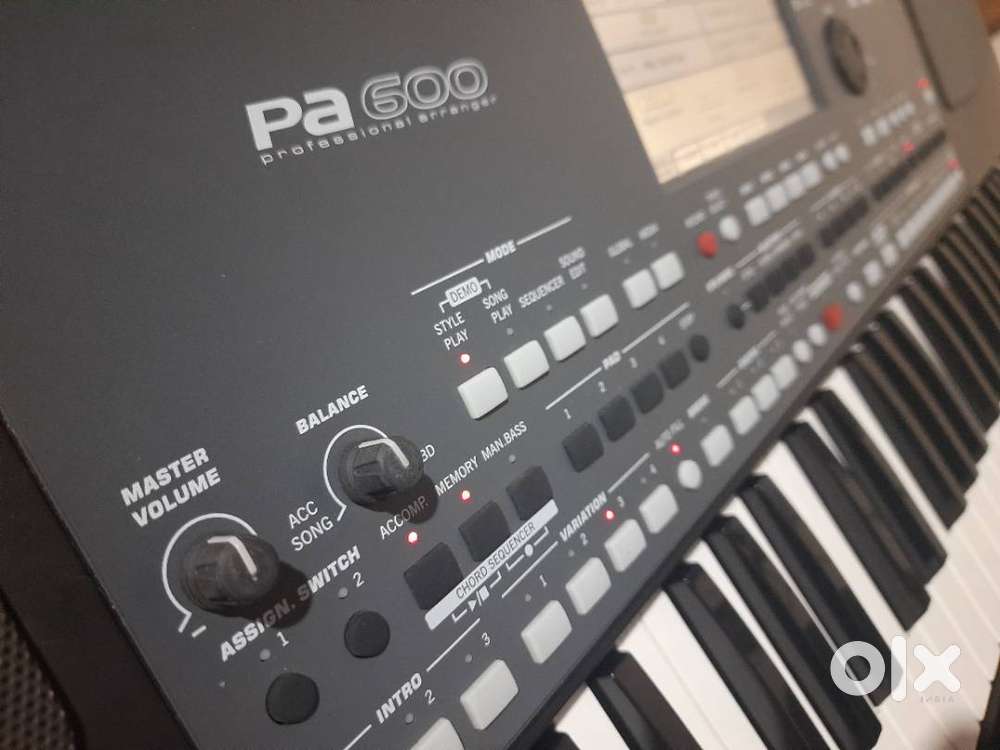 Korg PA600 with Case, Stand & Pedal – Excellent Condition