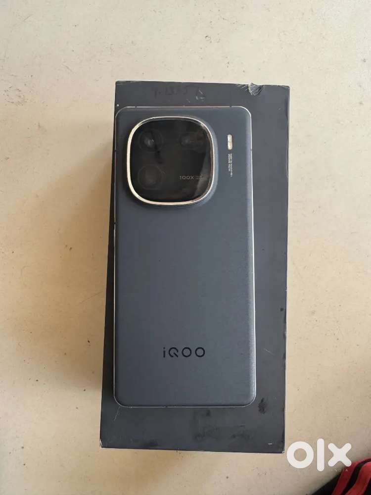 Vivo iQOO 12 flagship phone