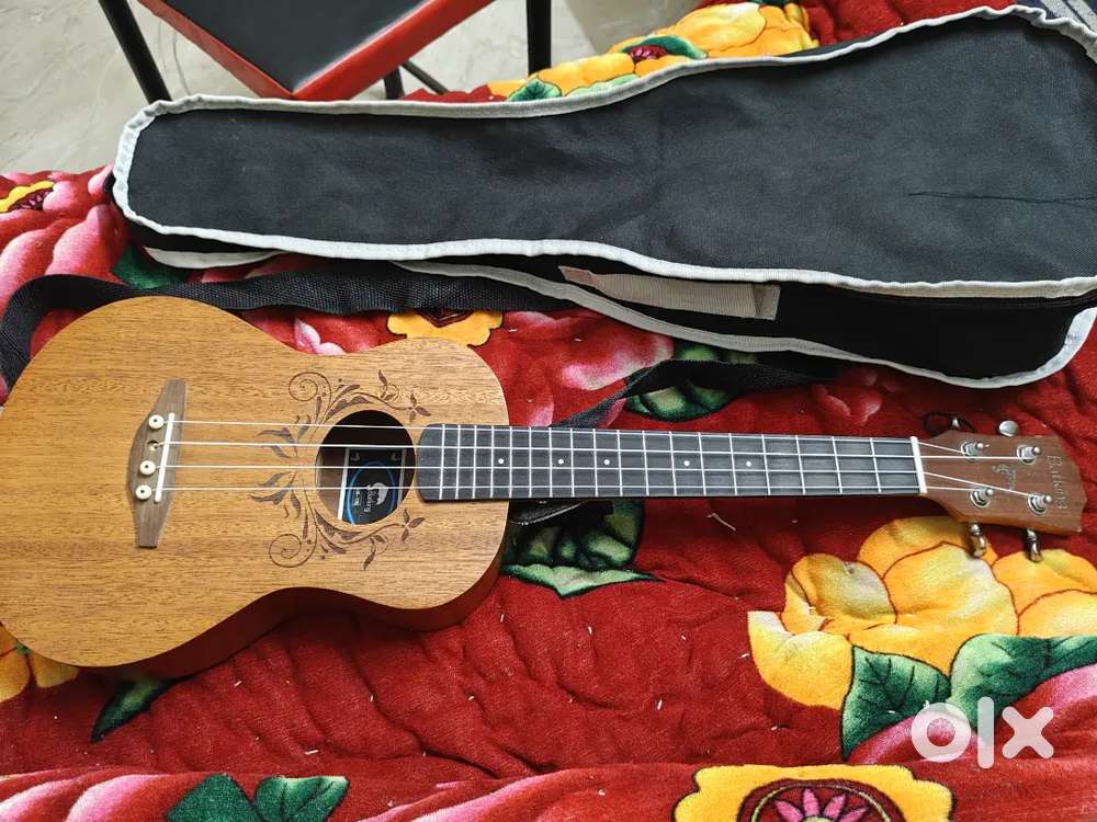 Batking Tenor Ukulele Solid Top MahoganyBatking 26 Inch With Ukulele