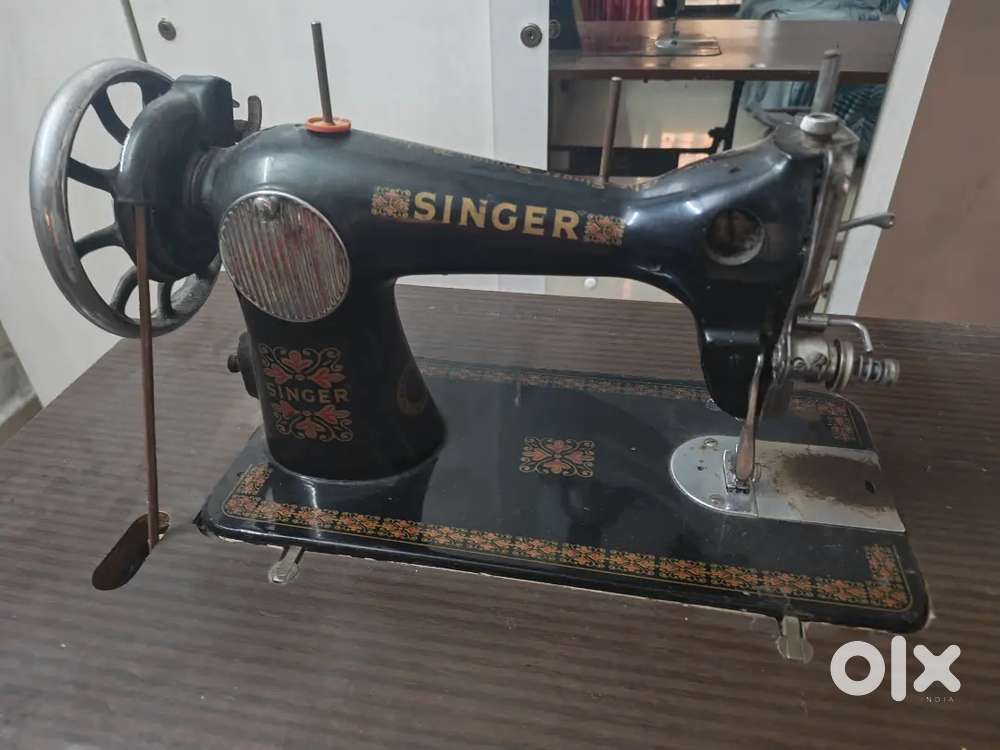 3 yr old Singer Sewing Machine for offer price