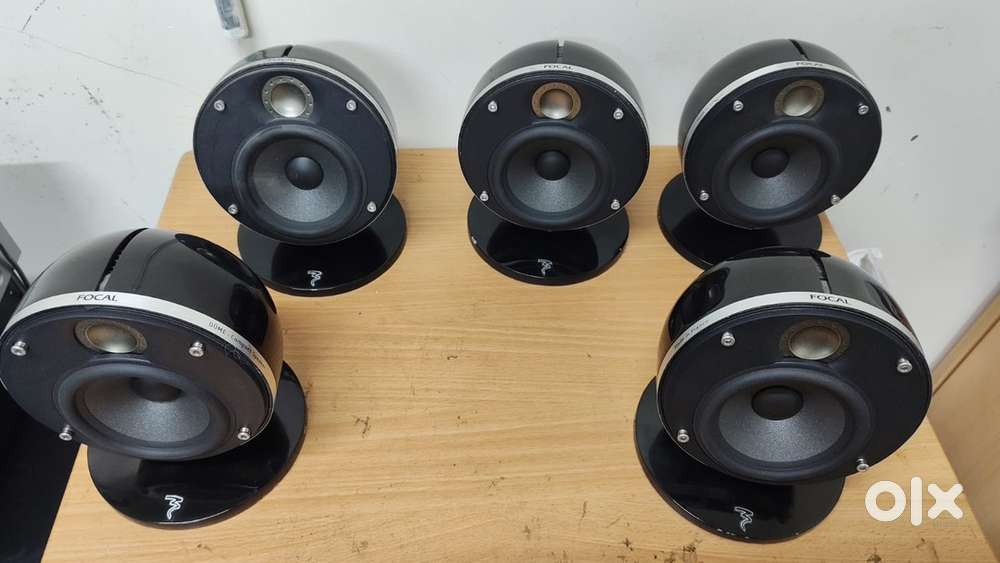 Focal dome flax satelite speakers