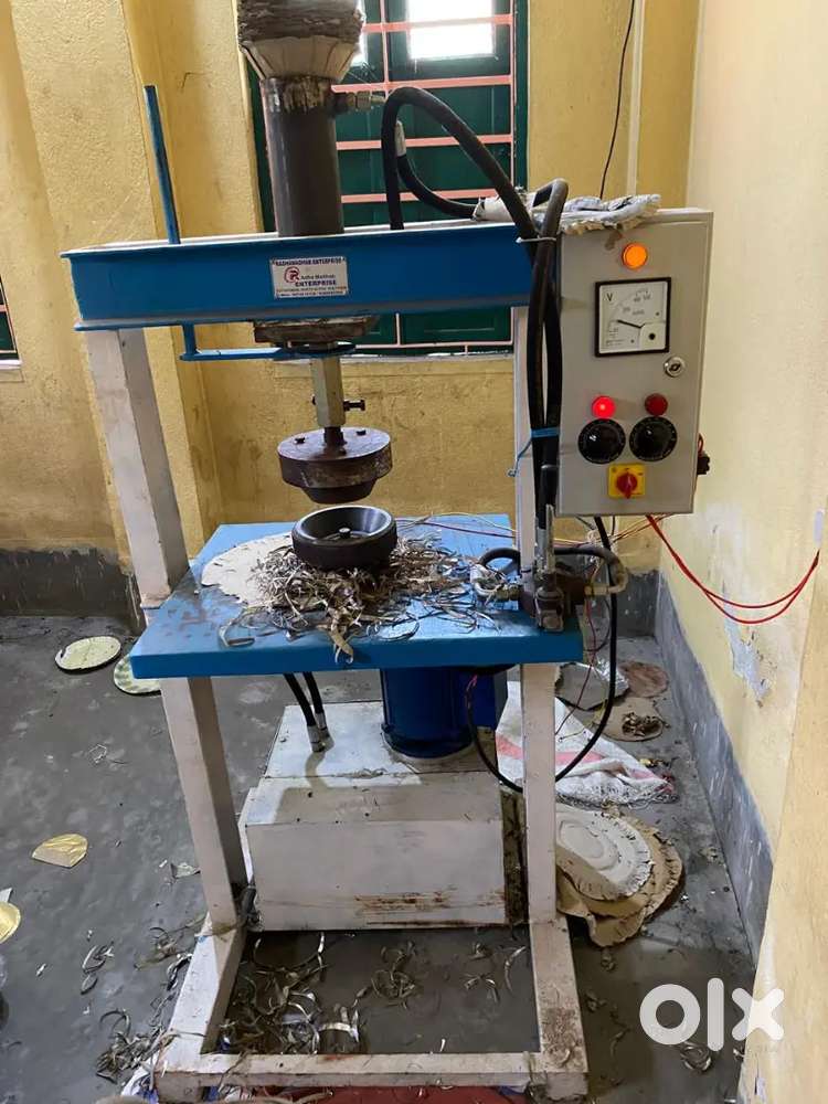 Paper plate machine