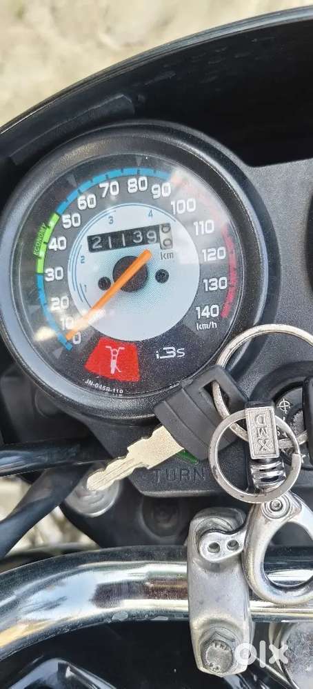 Gadi new hai 1 year chala hai gadi bilkul new hai mujhe bidesh jana h