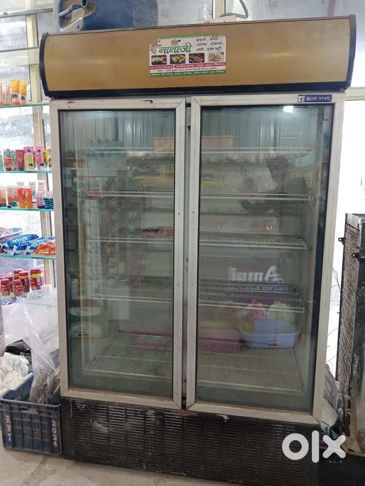 Commercial fridge and glass rack for same