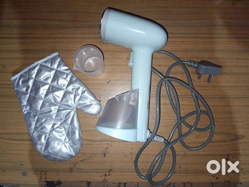Handheld garment steamer