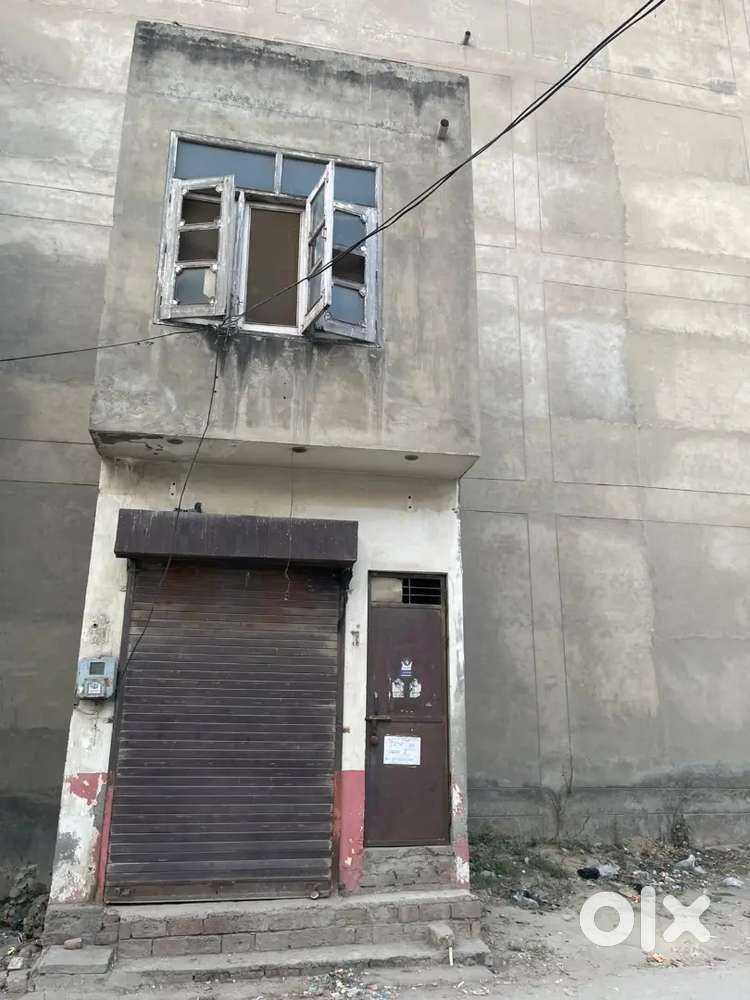 Shop in bhadur ke road