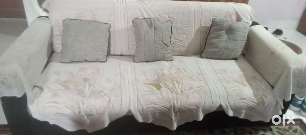 Sofa set with centre table.