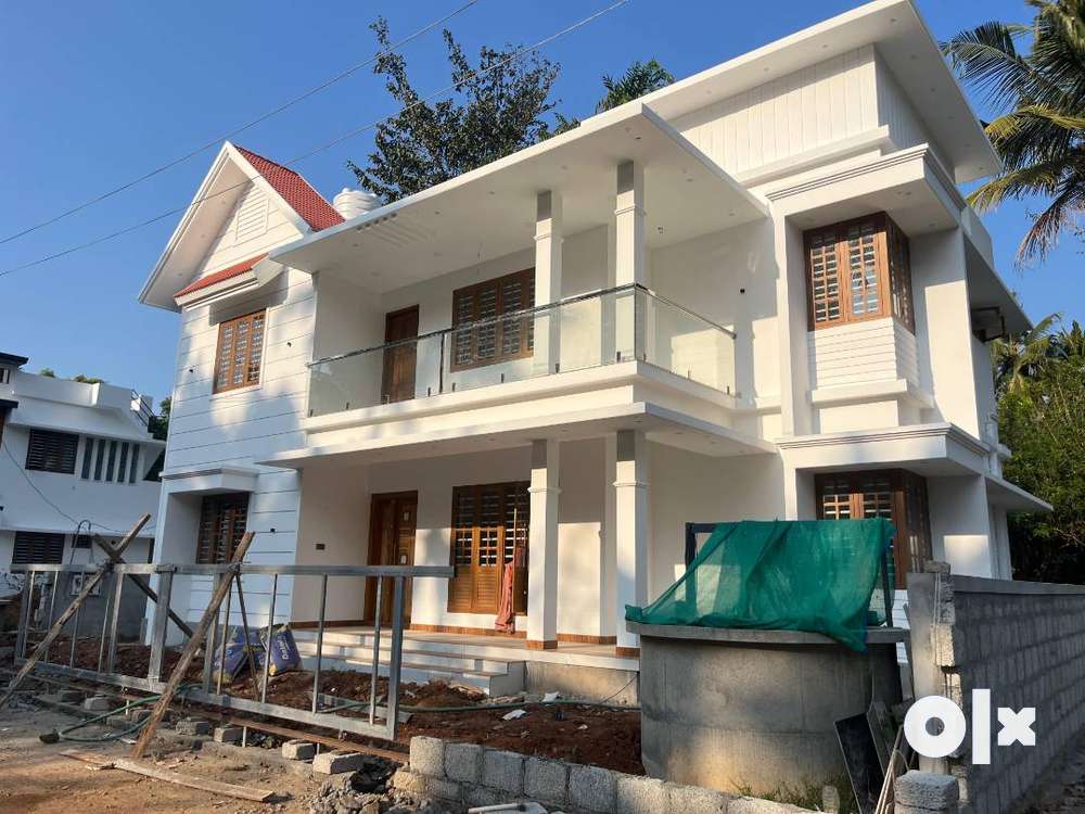 Villa SqFt 2100/5.5 cent/4 bhk/90 lakh/Nadathara Thrissur