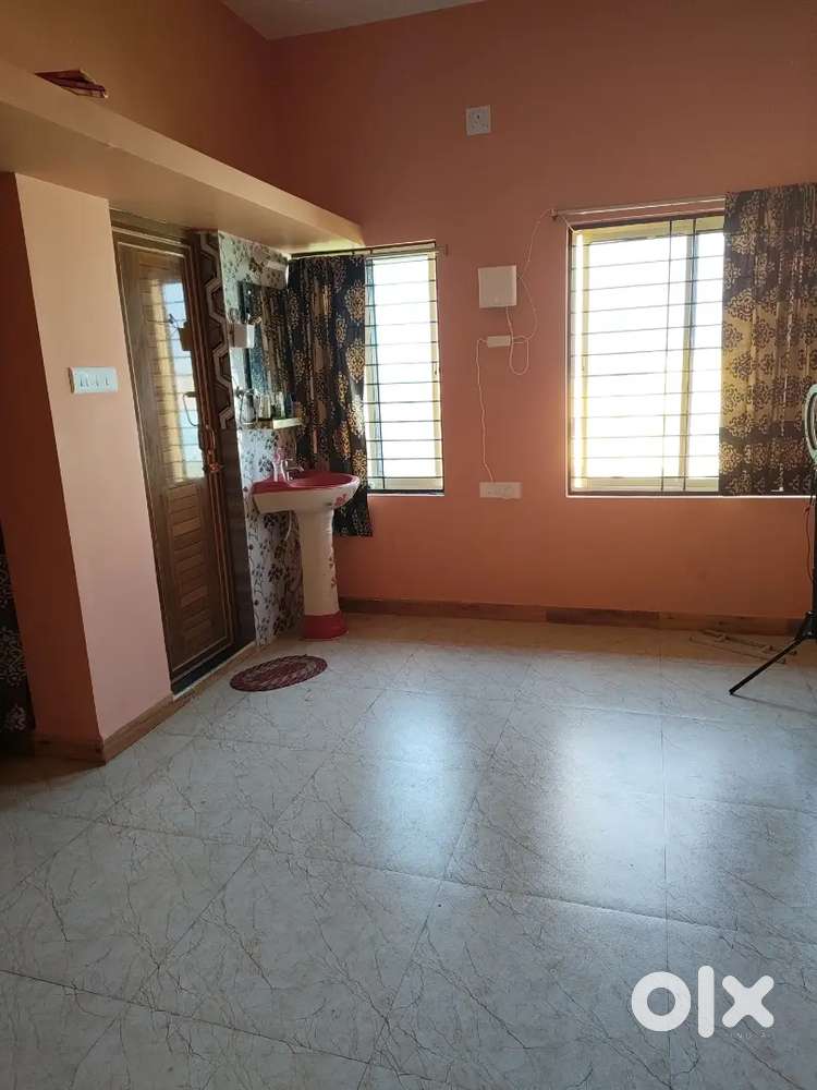 Looking for a female flatmate