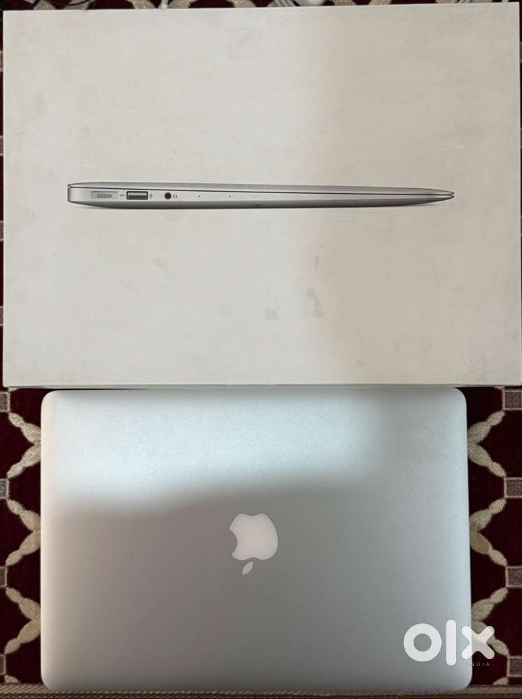 Apple MacBook Air  Like New  Original Box & Charger