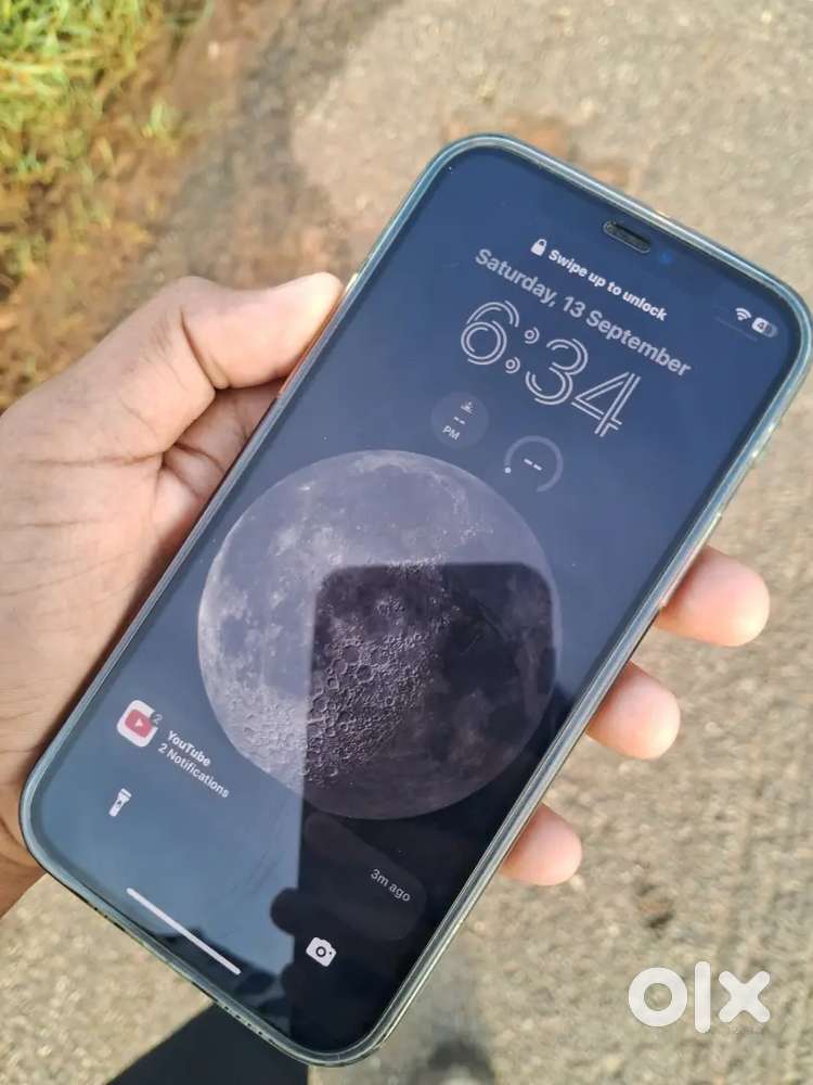 Iphone 12  64gb rom plassey charger between pursent 80 college black.