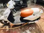 Hero electric / white colour / battery thodi week ha