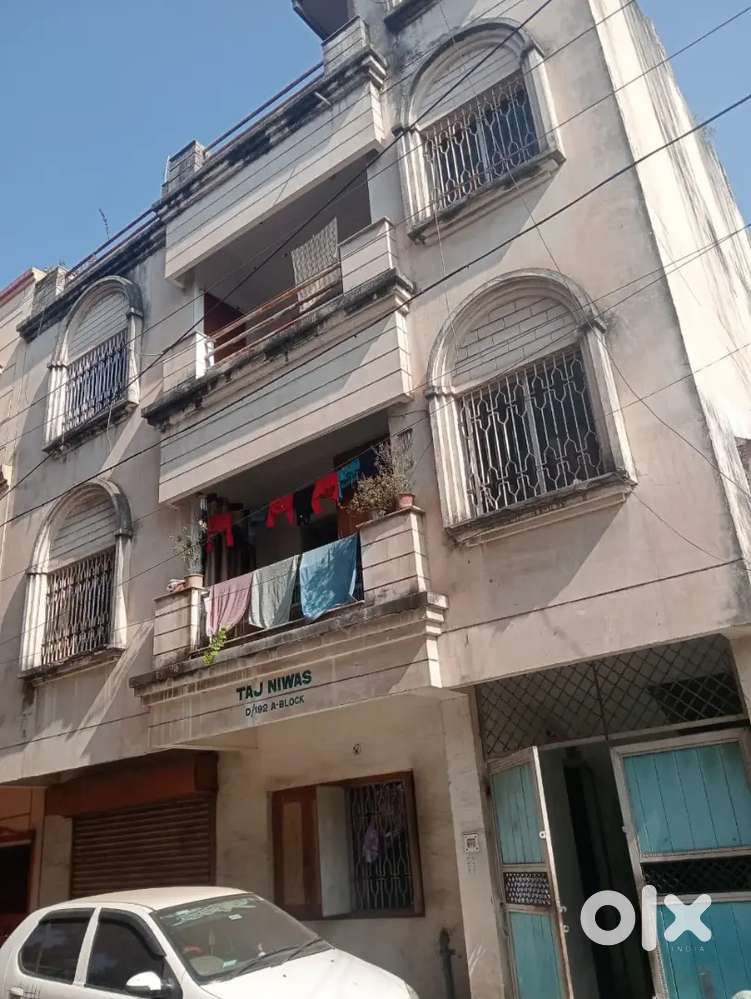 House with Ground floor + 3 floors for sale at sonari.