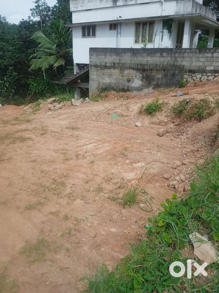 പേരൂർക്കട ഏണിക്കര മുല്ലശേരിയിൽ മെയിൻ റോഡിൽ 10സെന്റ് സെന്റിന് 4.80ലക്ഷം