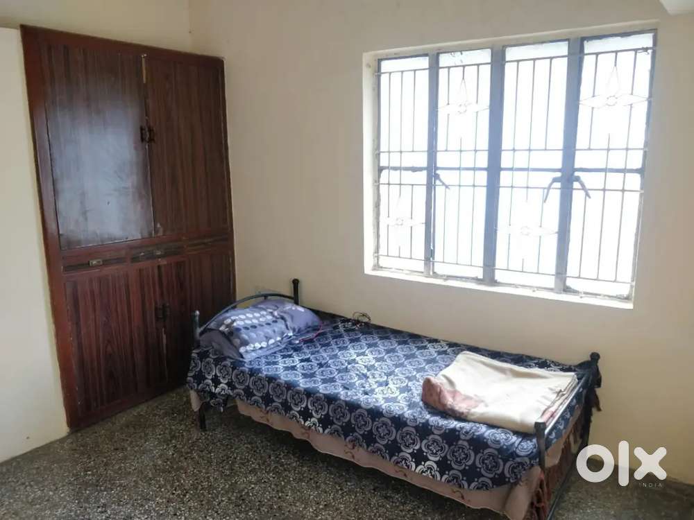 Single Room Available