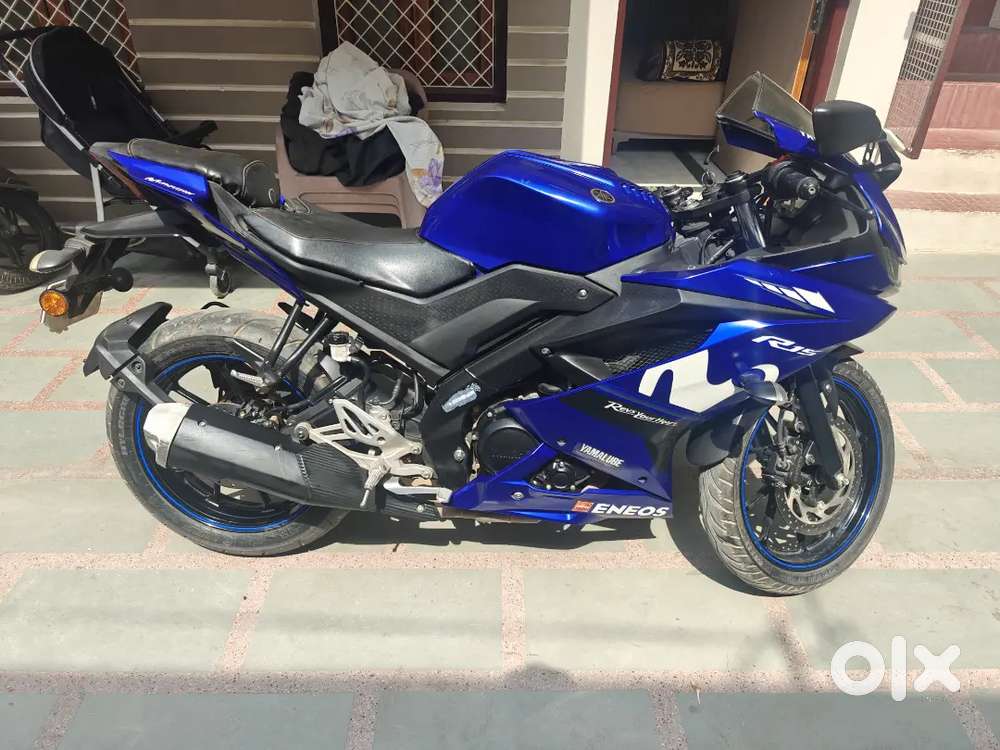 R15 v3 moto edition