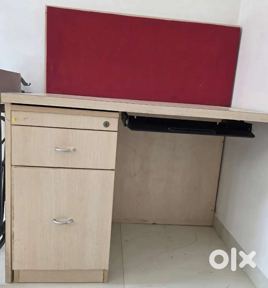 Wooden Computer/Study Table with Drawers & Pinboard