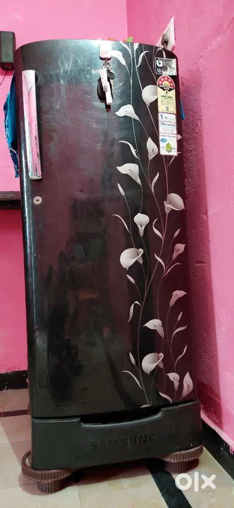 SAMSUNG FRIDGE GOOD CONDITION. NO REPAIR