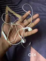 Apple headphoes