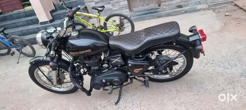 BULLET CLASSIC 350 
OLD MODEL 
1995 MODEL 
PRICE - 75000/- fix
LOCA