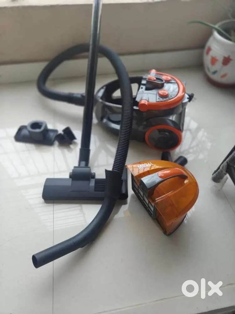 Eureka Forbes Vaccum Cleaner with cyclonic technology canister & wheel